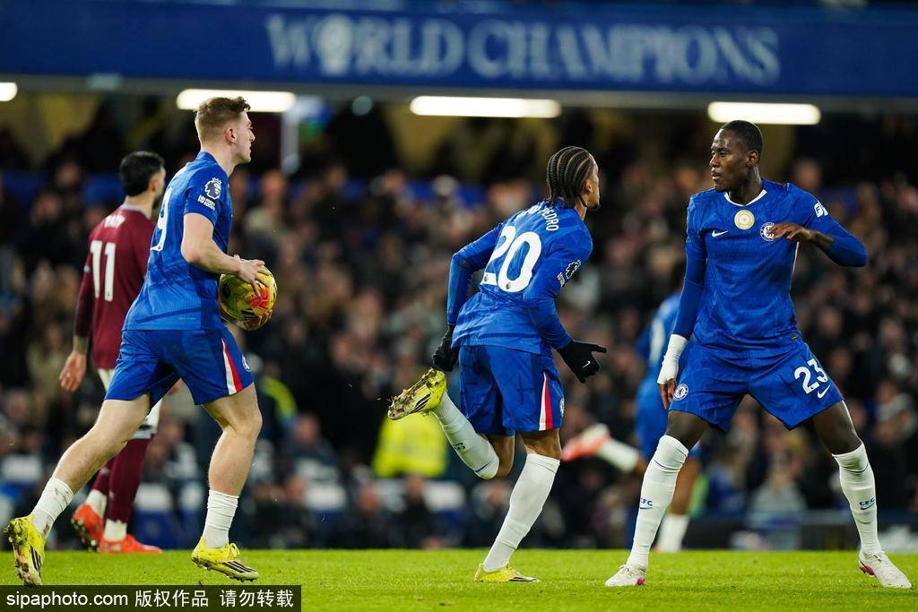 英超积分榜：阿森纳先赛7分领跑 切尔西重返前四